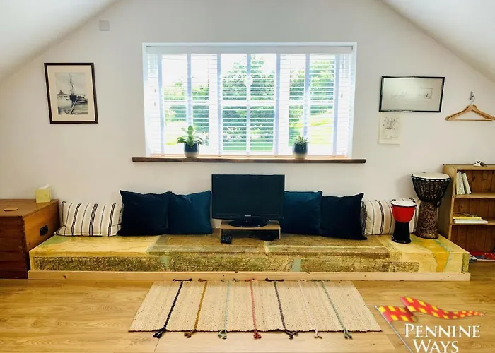 The Boat House, Spacious Village Apartment