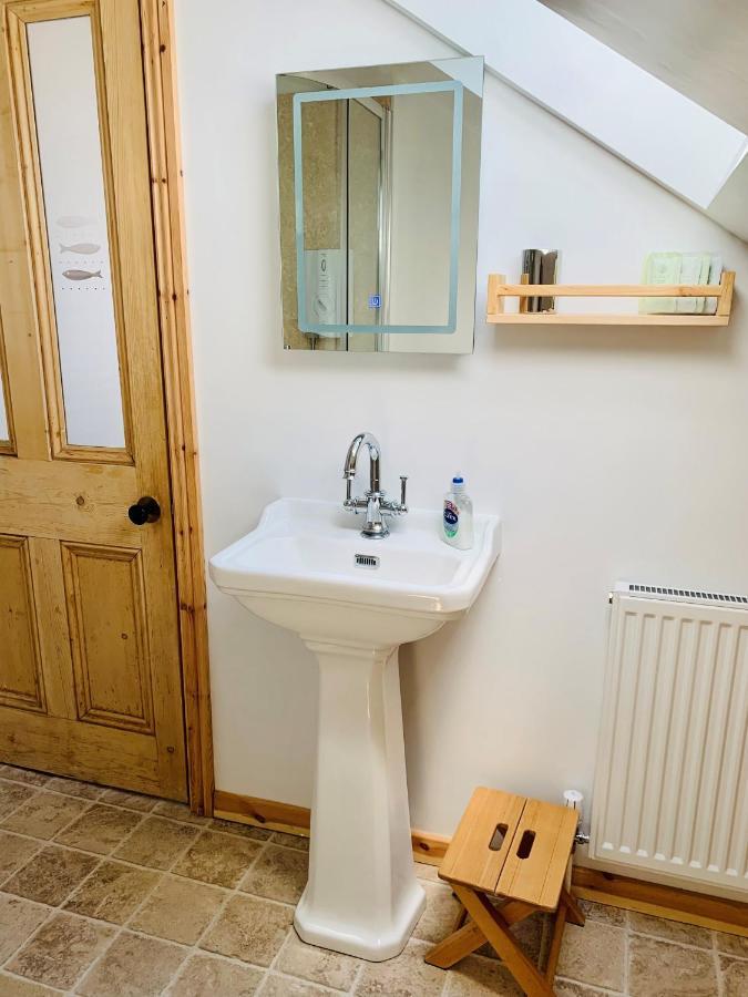 The Boat House, Spacious Village Apartment *